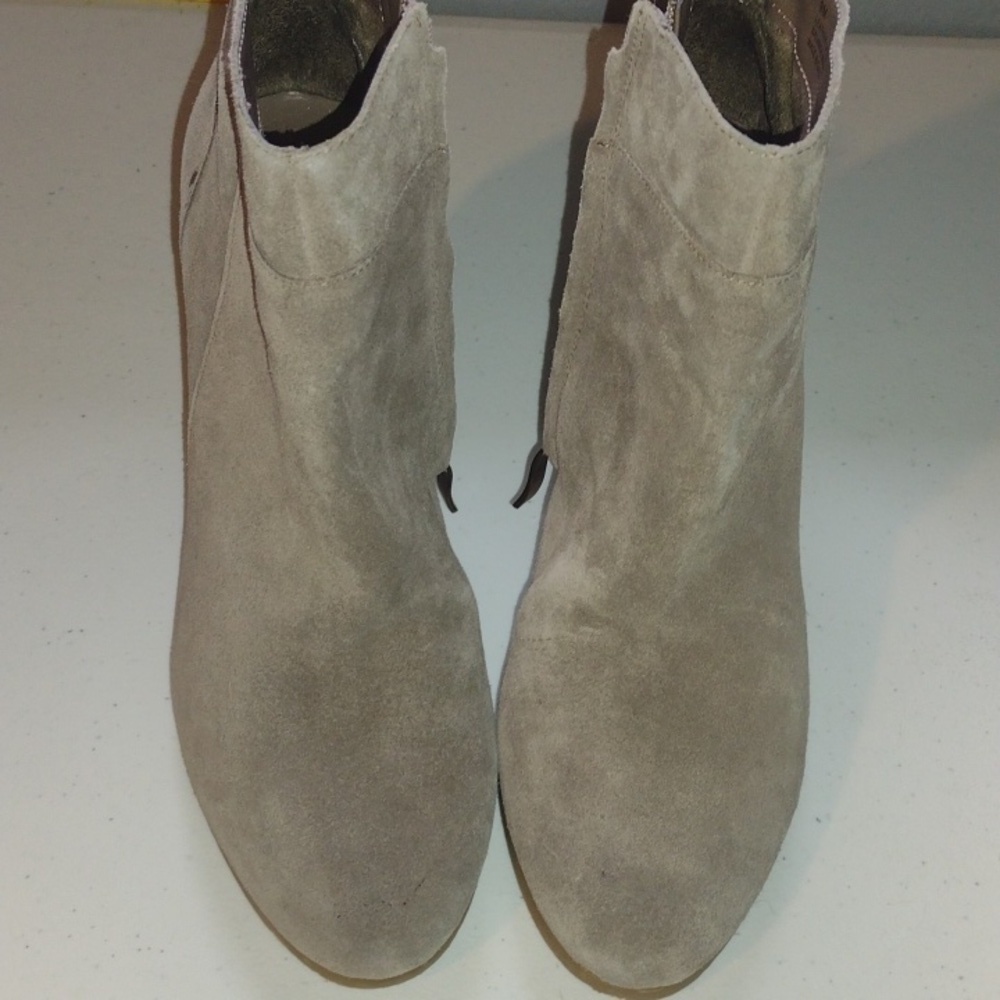 Loft by Ann Taylor gray suede ankle boots size 9